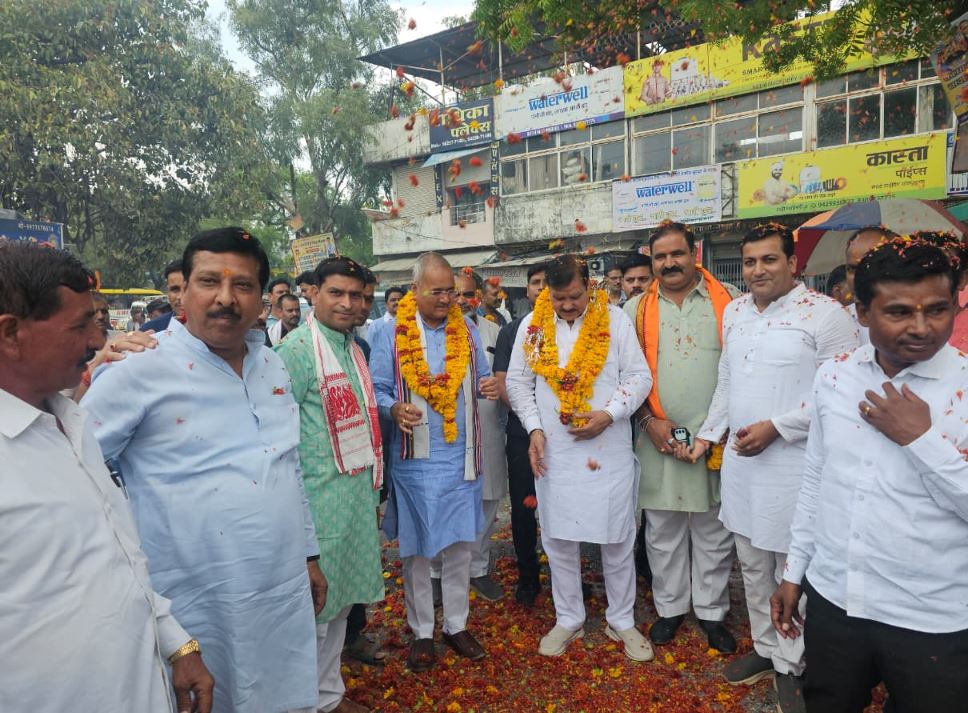 Sarangpur बस स्टैंड का कायाकल्प: ₹35 लाख के डामरीकरण कार्य का भव्य लोकार्पण, नागरिकों को मिली बड़ी सौगात