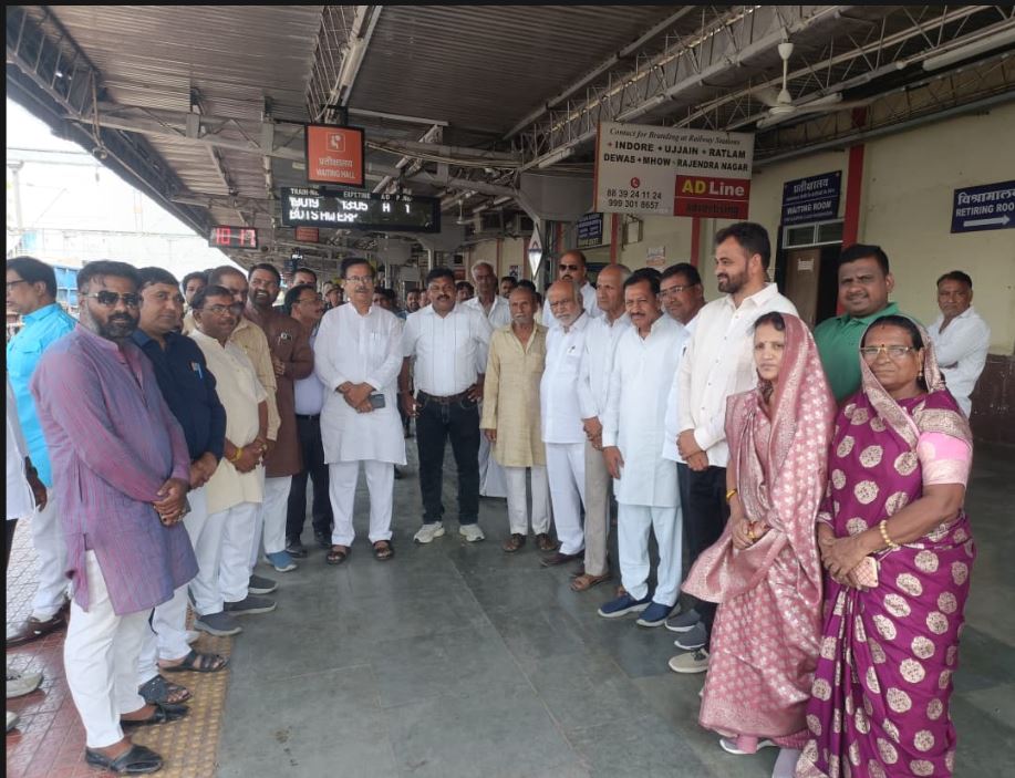 Nagda : कोटा-चौमहला मेमू ट्रेन का उज्जैन तक हुआ विस्तार, नागदा रेलवे स्टेशन पर भव्य शुभारंभ