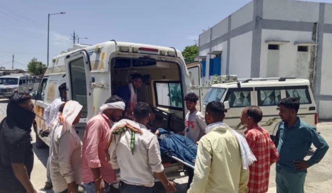 Burhanpur में भीषण सड़क हादसा: बारात से भरा ट्रक पलटा, 100 से अधिक लोग घायल