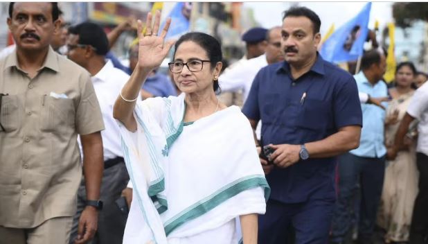 Mamata Banerjee Adopts Street Protest Strategy to Counter Political Challenges