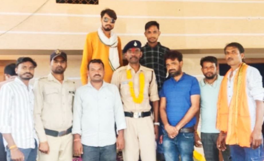 राज्य पुलिस सेवा में चयन पर Deepak Kushwaha ने युवाओं को दिया प्रेरणादायक संदेश, निरंतर प्रयास से मिलती सफलता