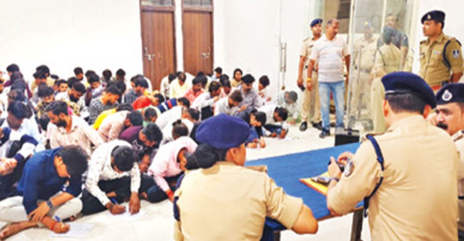 Indore : इतने गुंडे एक साथ थानों में पहुंचे कि दोनों थाने भर गए, पुलिस का बड़ा अभियान; रेड और येलो नोटिस जारी