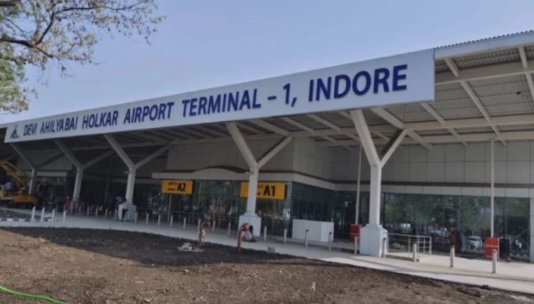 Indore एयरपोर्ट विस्तार अटका: 143 एकड़ जमीन के अभाव में अंतरराष्ट्रीय उड़ानों का सपना अधूरा