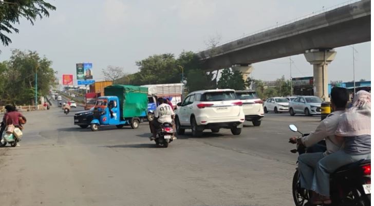 इंदौर के MR-10 पर नया ब्लैक स्पॉट बना गंभीर खतरा, तेज रफ्तार और खुला डिवाइडर कट बढ़ा रहे हादसों का जोखिम