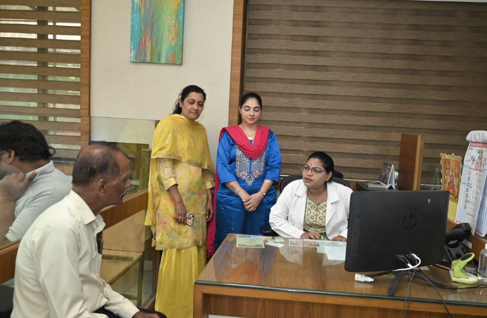 Indore : नि:शुल्क पाइल्स, फिस्टुला एवं फिशर चिकित्सा शिविर का भव्य आयोजन: बड़ी संख्या में पहुंचे मरीज, विशेषज्ञों ने दिया परामर्श