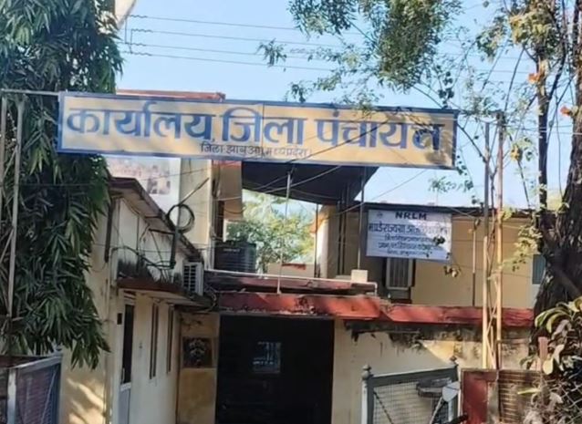 Jhabua में बड़ा प्रशासनिक एक्शन: अपूर्ण निर्माण कार्यों में राशि दुरुपयोग पर पूर्व सरपंच और सचिव से वसूली आदेश