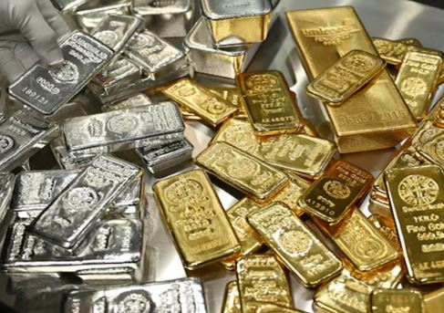 Gold Silver Price Today: सोना ₹2,100 से ज्यादा टूटा, चांदी में ₹3,100 की भारी गिरावट, जानिए खरीदारी का सही समय है या नहीं