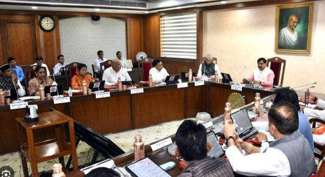 MP Transfer Controversy: मध्यप्रदेश में तबादलों पर फिर लगी रोक, मंत्रियों की मंजूर सूचियों में बड़े पैमाने पर कटौती