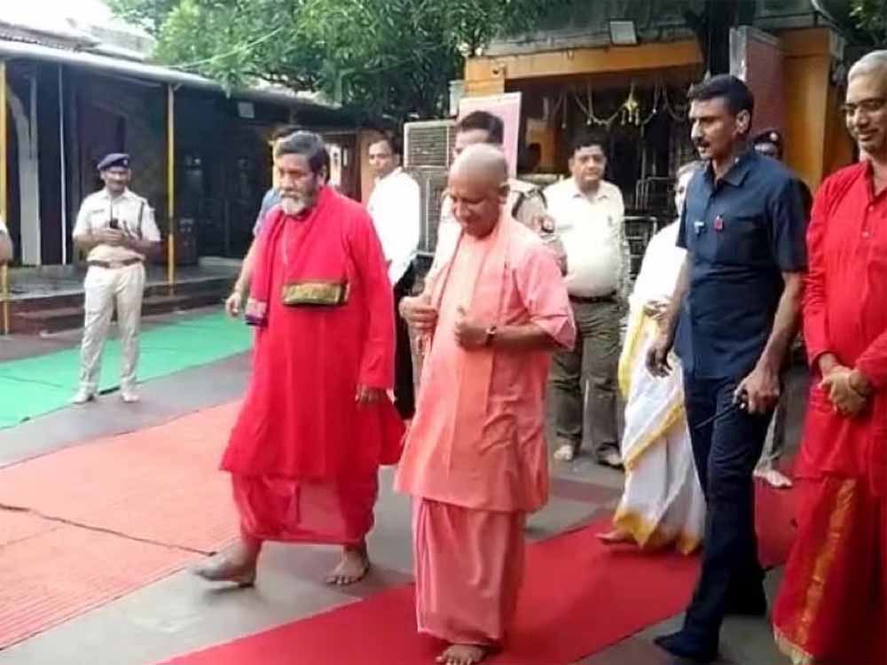 CM Yogi Datia Pitambara Peeth Visit: शक्तिशाली पूजा-अर्चना के बाद ललितपुर रवाना, डिप्टी CM केशव मौर्य भी पहुंचे दतिया