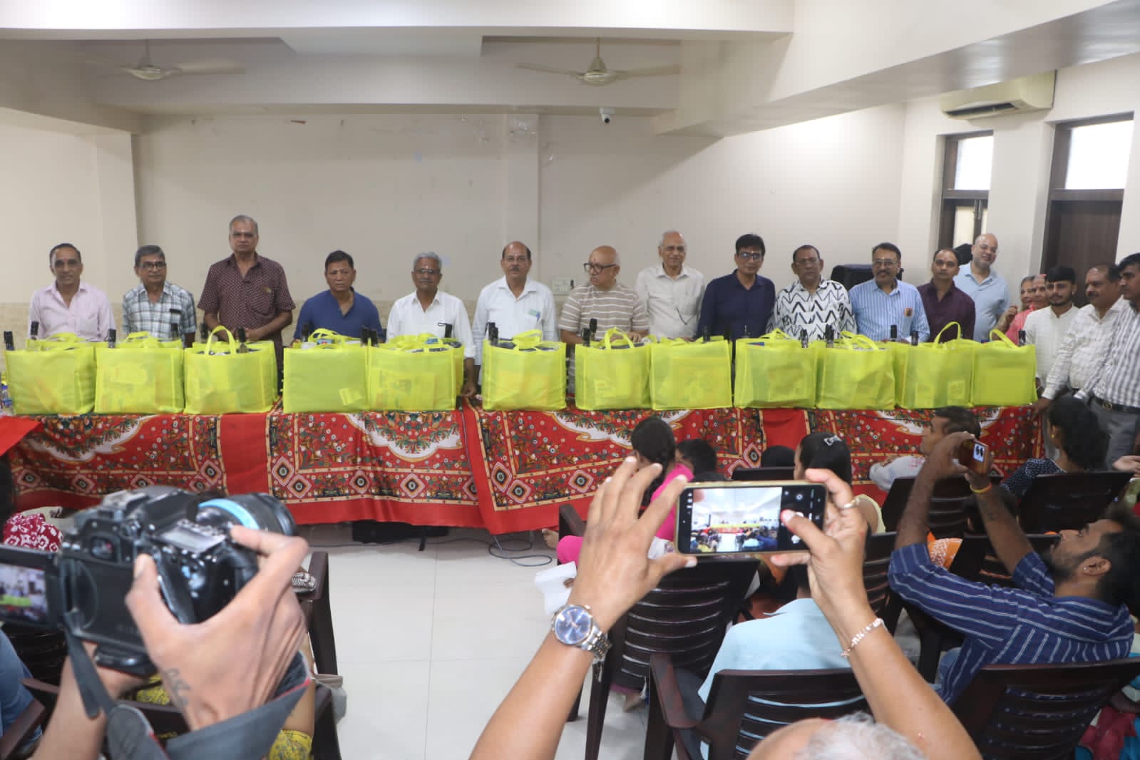 200 बच्चों को मिला शिक्षा का संबल: श्री मानव सेवा सोशल ग्रुप स्कूल किट वितरण कार्यक्रम मुंबई में संपन्न, समाजसेवा की प्रेरक मिसाल