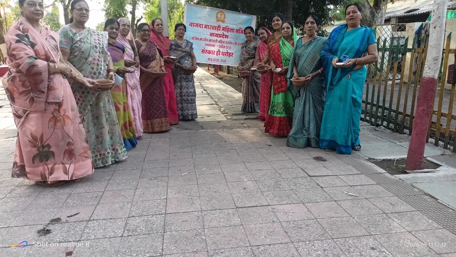 अखिल भारतीय मारवाड़ी महिला सम्मेलन Nagda का प्रेरणादायक पर्यावरण अभियान: पक्षियों के लिए दाना-पानी वितरण, हनुमान चालीसा पाठ और सेवा कार्य