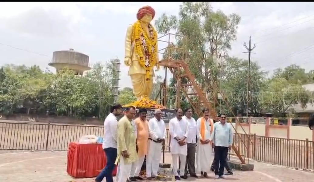Jhabua News 11वीं पुण्यतिथि पर उमड़ा ऐतिहासिक जनसैलाब: आदिवासी जननायक दिलीप सिंह भूरिया को दी भावभीनी श्रद्धांजलि