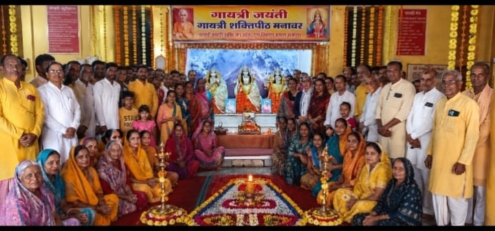 गायत्री जयंती पर्व 2026: Manawar शक्तिपीठ में भव्य आयोजन, पंचकुंडीय हवन और संस्कारों से गूंजा पूरा नगर