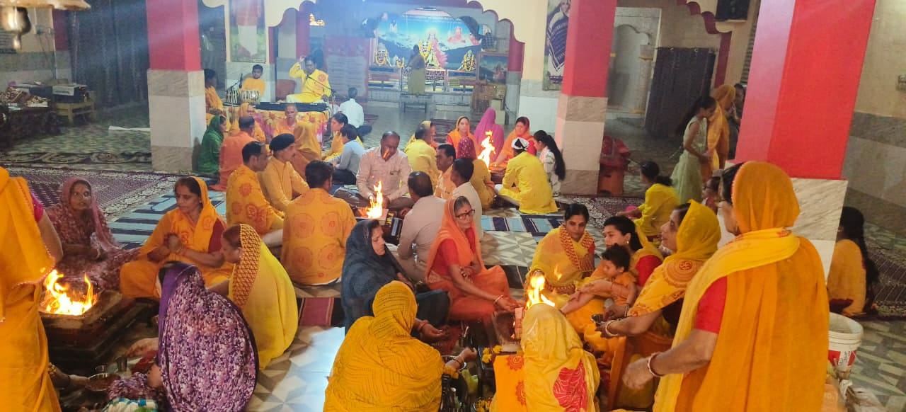 200 श्रद्धालुओं ने लिया 40 दिवसीय साधना का संकल्प: गायत्री जयंती पर Nagda में भव्य पंचकुंडीय गायत्री यज्ञ एवं कन्या पूजन सम्पन्न
