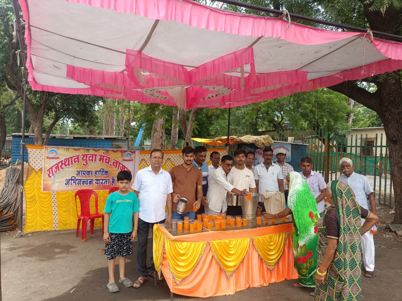 Nagda News निर्जला ग्यारस 2026: राजस्थान युवा मंच नागदा ने हजारों राहगीरों को पिलाया शरबत, सेवा कार्य की हर ओर सराहना