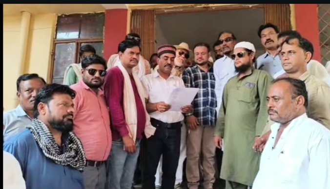 Silwani News शांति समिति की बैठक में तहसीलदार के बिगड़े बोल! नेताओं-व्यापारियों ने किया वॉकआउट, मुख्यमंत्री के नाम सौंपा ज्ञापन