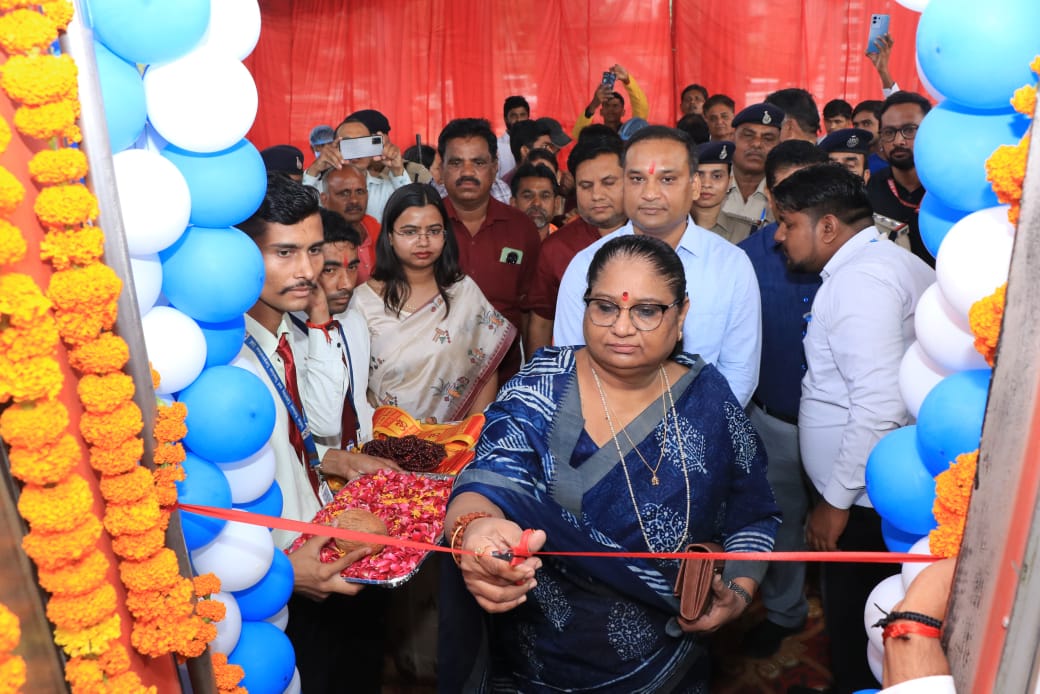 Jhabua News मुख्यमंत्री तीर्थदर्शन योजना: 191 श्रद्धालुओं को हरिद्वार-ऋषिकेश के लिए रवाना, मंत्री निर्मला भूरिया ने दिखाई हरी झंडी