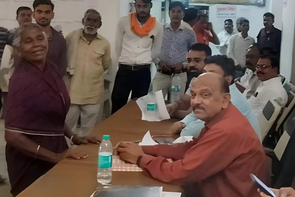 PM Awas Yojana Damoh: केंद्रीय मंत्री वीरेंद्र खटीक की मौसी को आवास का इंतजार, बोलीं- एक साल बाद जिंदा रही तो मिलेगा घर!