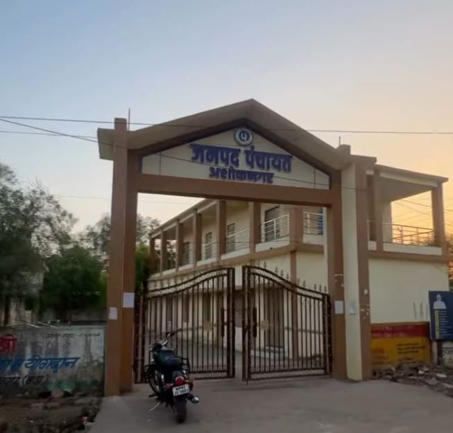 Ashoknagar : 20 ग्राम पंचायतों की जिम्मेदारी एक अधिकारी के पास, प्रशासनिक व्यवस्था पर सवाल