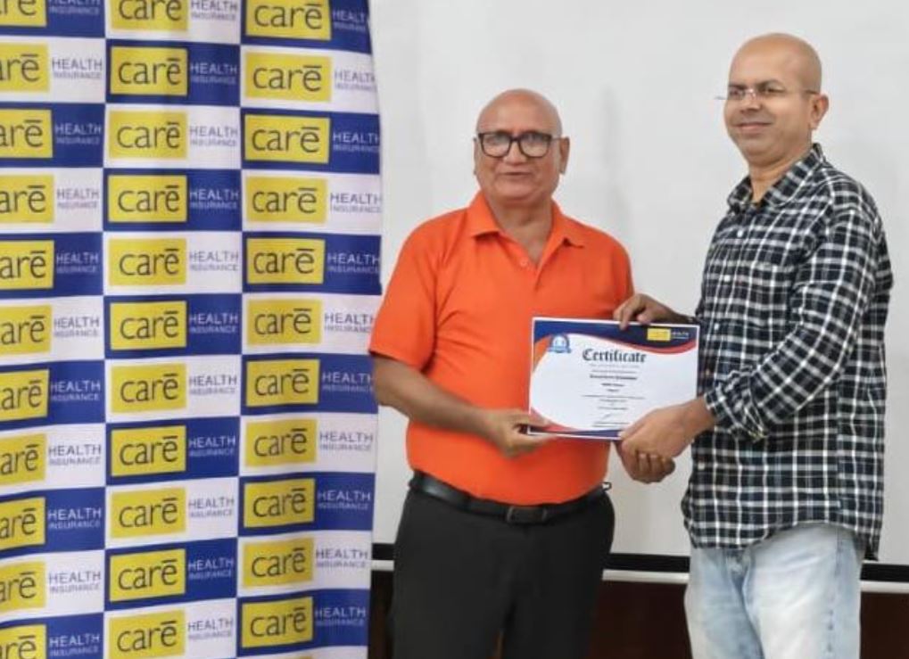 भीनमाल के मंगलचंद सेठ केयर हेल्थ इंश्योरेंस के प्रतिष्ठित ‘ब्रॉन्ज क्लब’ में शामिल, मुंबई में प्रमाण पत्र से सम्मानित