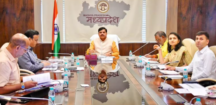 MP Employees Promotion Rules: मध्यप्रदेश में कार्यवाहक पुलिसकर्मियों पर डिमोशन का संकट, 15 हजार कर्मचारियों की बढ़ी चिंता; खराब ACR और विभागीय रिकॉर्ड बन सकते हैं बाधा