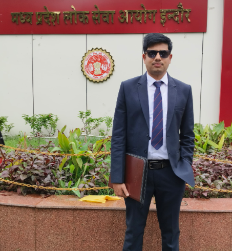 MPPSC Mineral Inspector Result: ग्रामीण पृष्ठभूमि के मनोज कुमार चौधरी बने खनिज निरीक्षक, मेहनत और लगन से हासिल की बड़ी सफलता