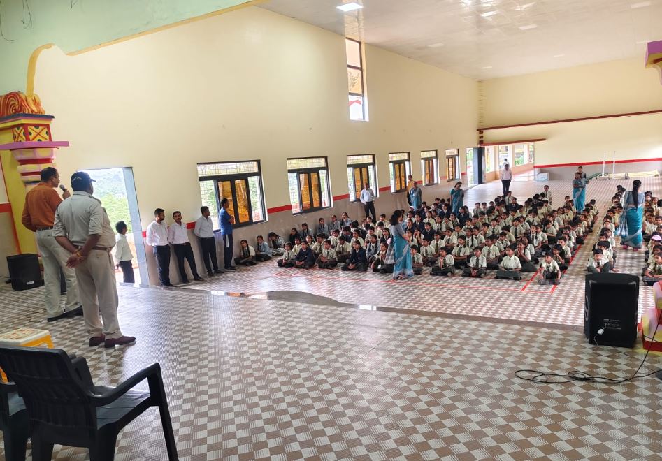 Anuppur पुलिस का महाअभियान: नशामुक्ति और सड़क सुरक्षा का संदेश लेकर स्कूलों तक पहुंची ट्रैफिक पाठशाला