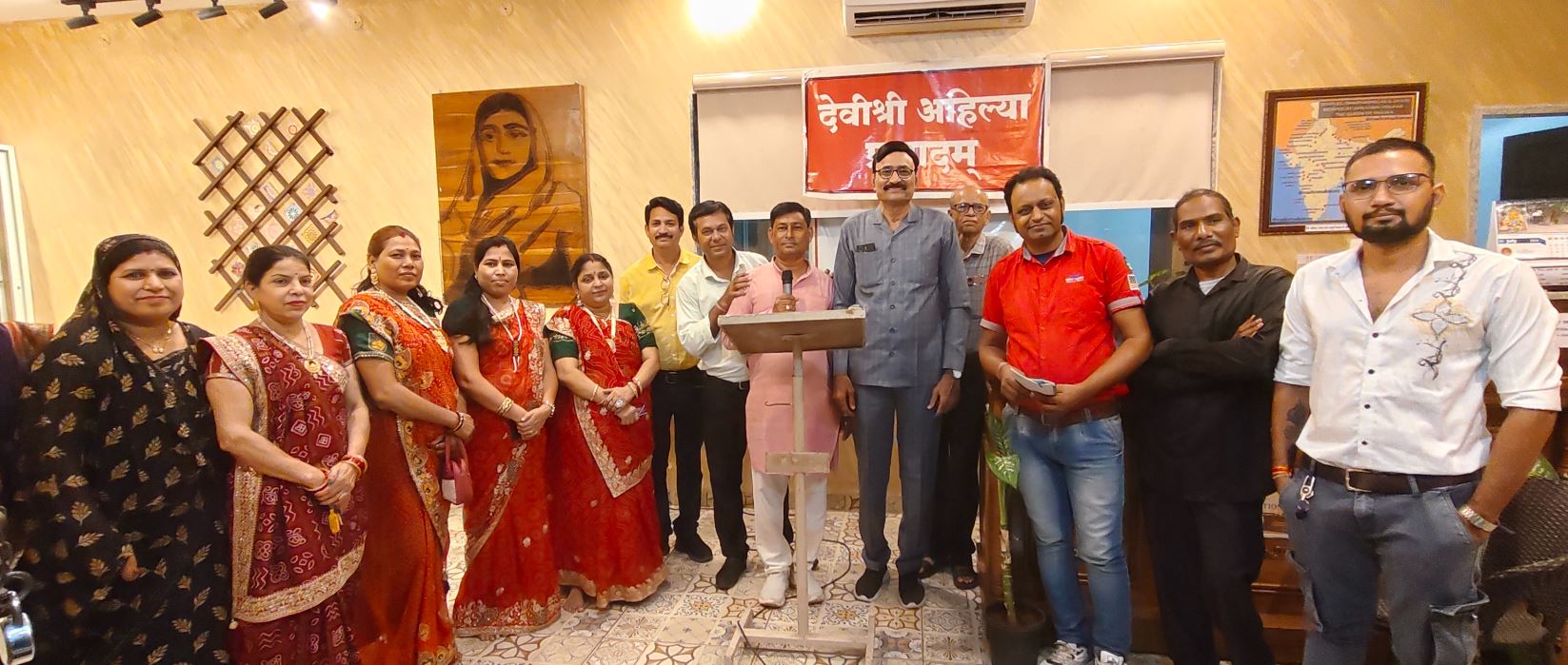 Maheshwar में मुकेश के अमर गीतों से सजी यादगार संगीत संध्या, देर रात तक सुरों की महफिल में झूमते रहे संगीत प्रेमी