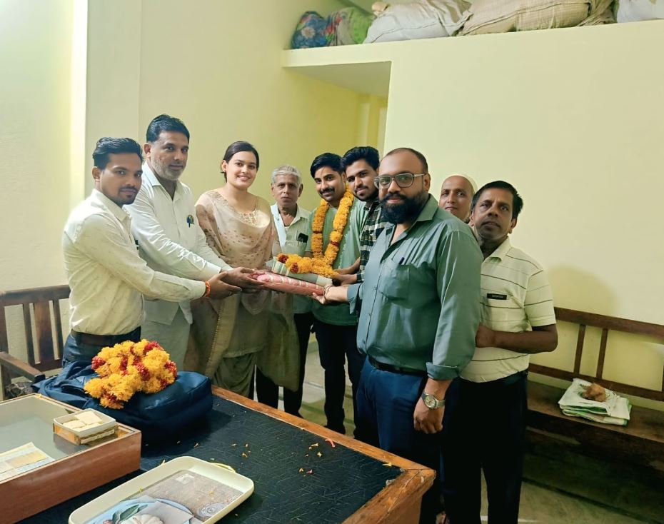 पडाना में बुनकरों ने हाथकरघा अधिकारियों के विदाई एवं स्वागत समारोह का आयोजन किया
