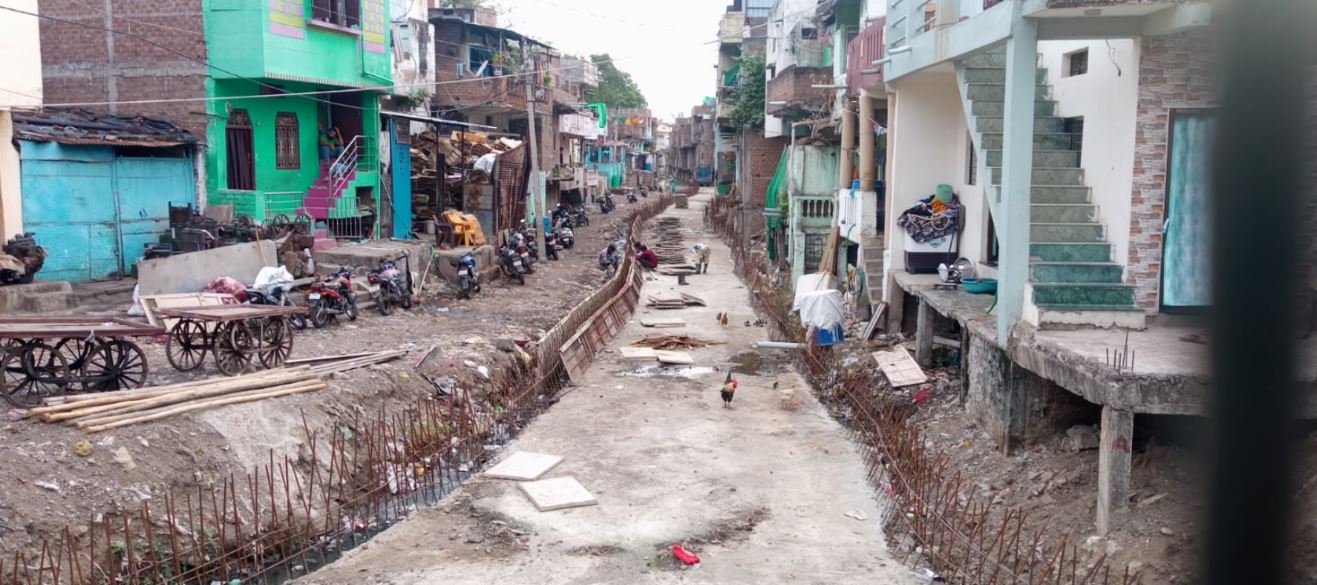 बारिश में डूबने का डर! कुक्षी सिनेमा चौपाटी पर नाला निर्माण को लेकर जनहित संघर्ष समिति ने उठाए सवाल