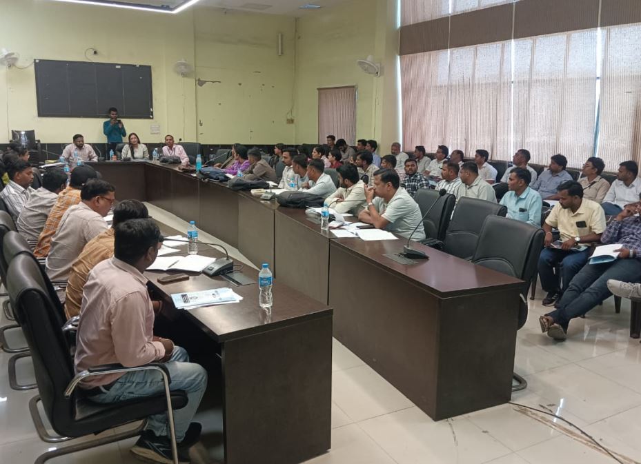 पीथमपुर में 57 ग्राम पटवारियों एवं अधिकारियों को दिया गया विशेष प्रशिक्षण, ग्राम स्तरीय आंकड़ों के सटीक संकलन पर दिया गया जोर