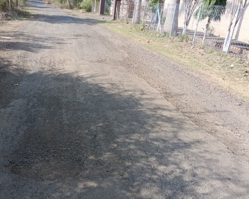 खिरकिया से कुड़ावा सड़क बदहाल: गड्ढों में तब्दील हुई प्रधानमंत्री ग्राम सड़क, ग्रामीणों ने सीएम हेल्पलाइन में की शिकायत
