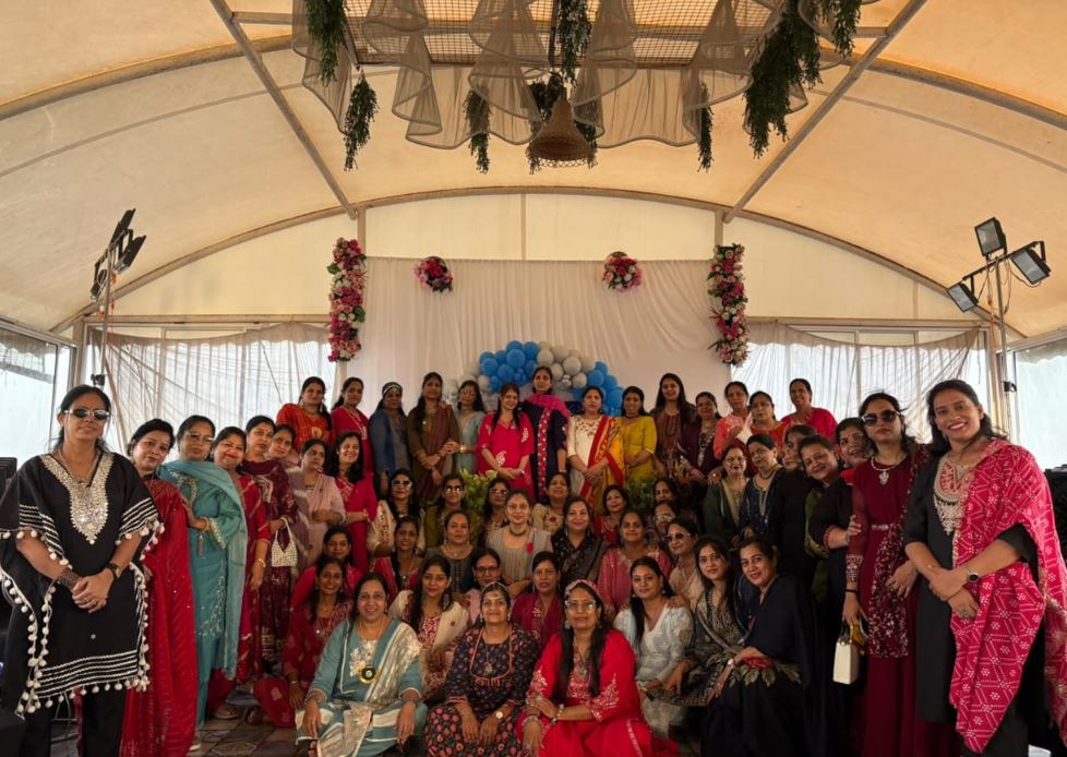 कश्मीरी थीम पर सजी Jain Social Group जावरा संगिनी की रंगारंग पार्टी