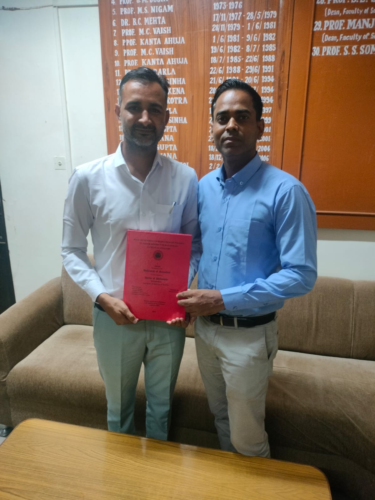 भीनमाल के डॉ. प्रवीण कुमार माली को पीएचडी की उपाधि, मनरेगा पर शोध से बढ़ाया जालोर जिले का गौरव