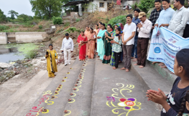 डॉक्टर्स डे पर Gandhwani में चिकित्सकों का सम्मान, पौधे और पुष्प भेंट कर दिया सेवा व पर्यावरण संरक्षण का संदेश
