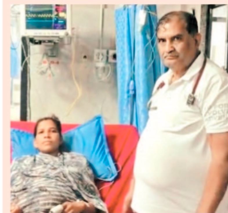 Manawar : आठ माह की गर्भवती को जहरीले सांप ने काटा, डॉक्टरों की 12 घंटे की जंग से मां और गर्भस्थ शिशु सुरक्षित