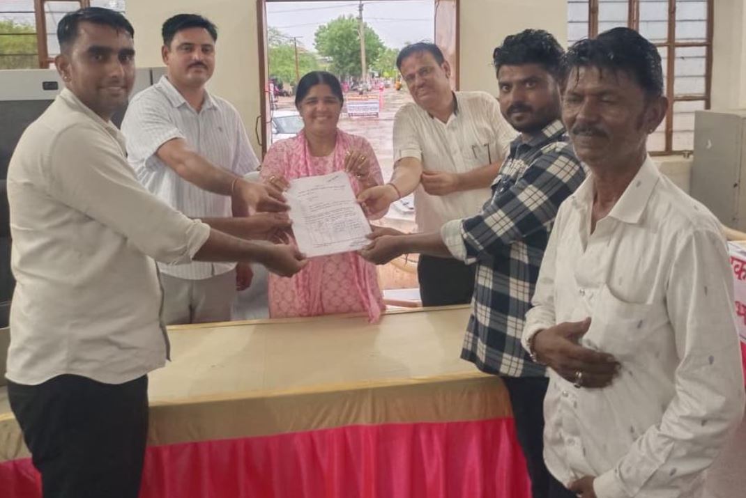 Bhinmal : ग्राम पंचायत तवाव में ग्रामीण सेवा शिविर आयोजितः राजस्व और विकास कार्यों का हुआ त्वरित निस्तारण