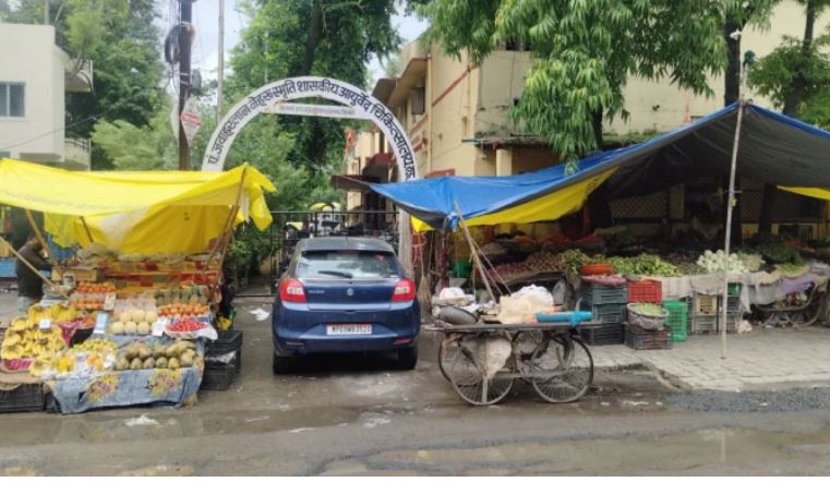 Rau : 75 साल पुराना राऊ का आयुर्वेदिक अस्पताल बदहाली का शिकार, बारिश में टपक रही छत, नई बिल्डिंग का 11 करोड़ का प्रस्ताव अब भी लंबित