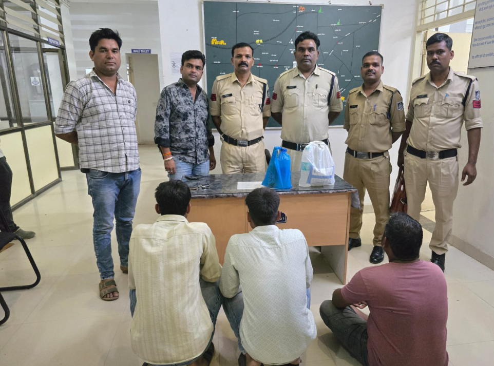 Damoh News : तहसील ग्राउंड में शराब पीकर माहौल बिगाड़ने वालों पर कोतवाली पुलिस की बड़ी कार्रवाई, 5 आरोपी गिरफ्तार