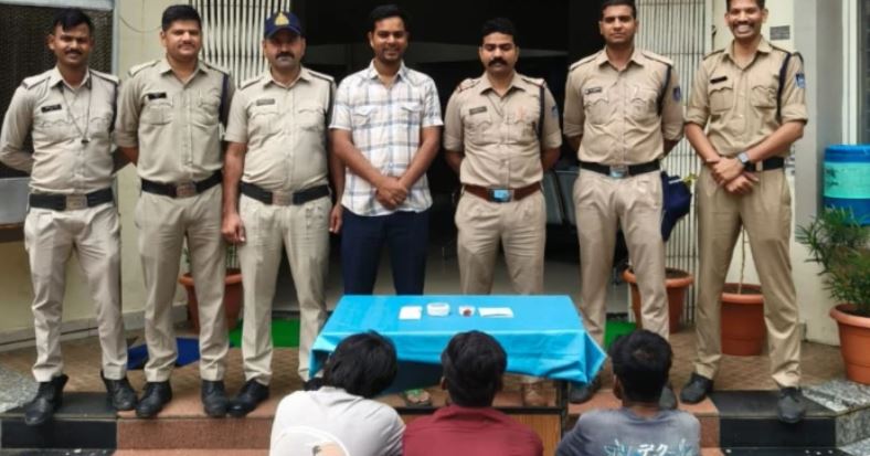 Bairasia नकबजनी कांड का खुलासा: कोतवाली पुलिस ने तीन आरोपियों को पकड़ा, 1.30 लाख रुपये के सोने-चांदी के जेवर और मोबाइल बरामद