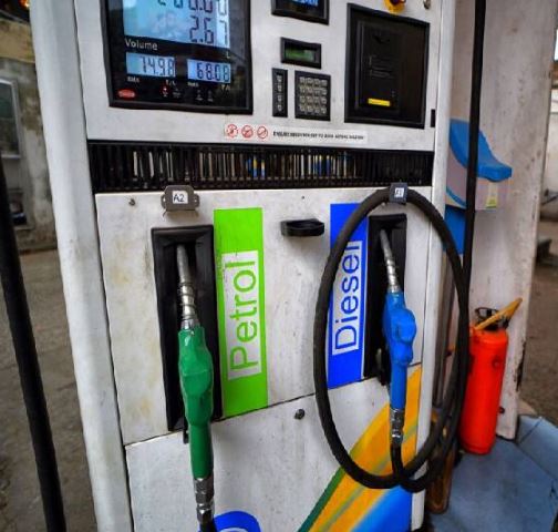 US-Iran तनाव से कच्चे तेल में 6% उछाल, भारत में Petrol-Diesel सस्ता होने की उम्मीदों पर लगा ब्रेक