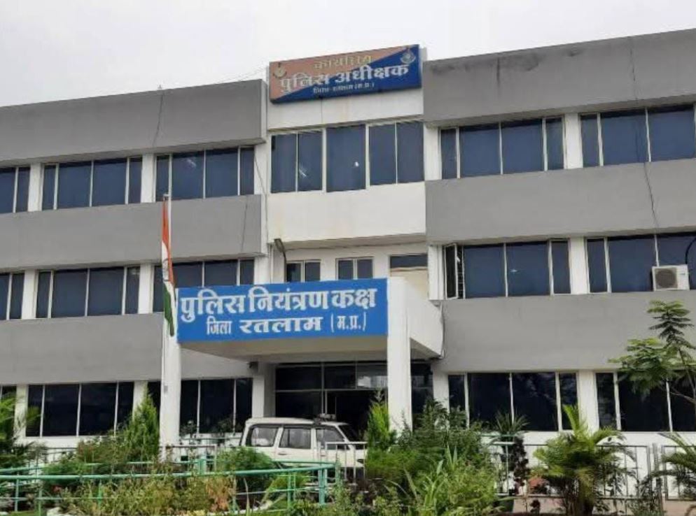 रतलाम पुलिस में बड़ा फेरबदल, SP Amit Kumar ने 42 पुलिसकर्मियों के किए तबादले
