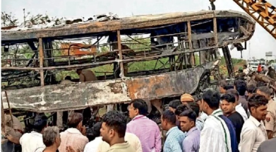 Rajasthan में बस हादसा: बंद इमरजेंसी गेट बना मौत का कारण, इंदौर तक पहुंचा दर्दनाक मंजर
