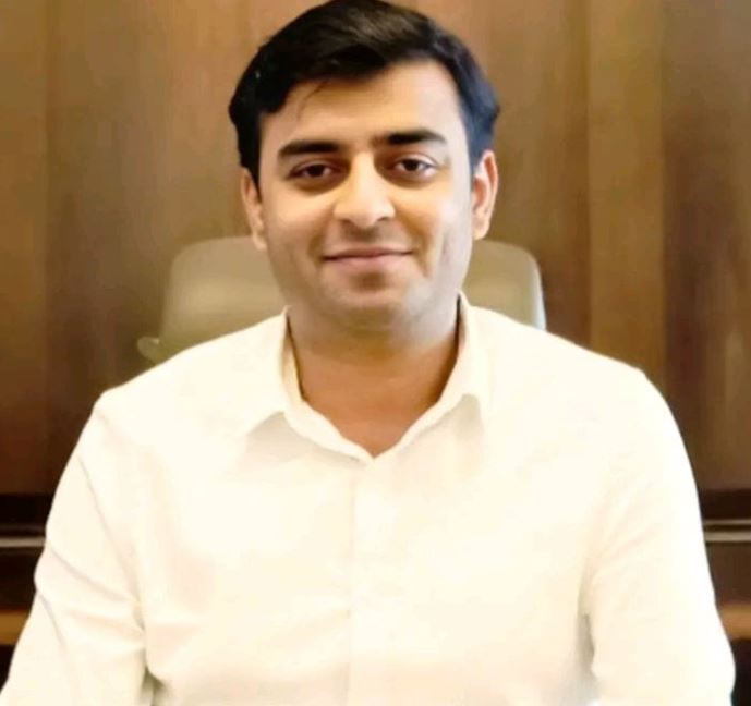 शासन की मंशानुरूप सभी कार्य उच्च गुणवत्ता के साथ समय-सीमा में करें : कलेक्टर Parth Jaiswal