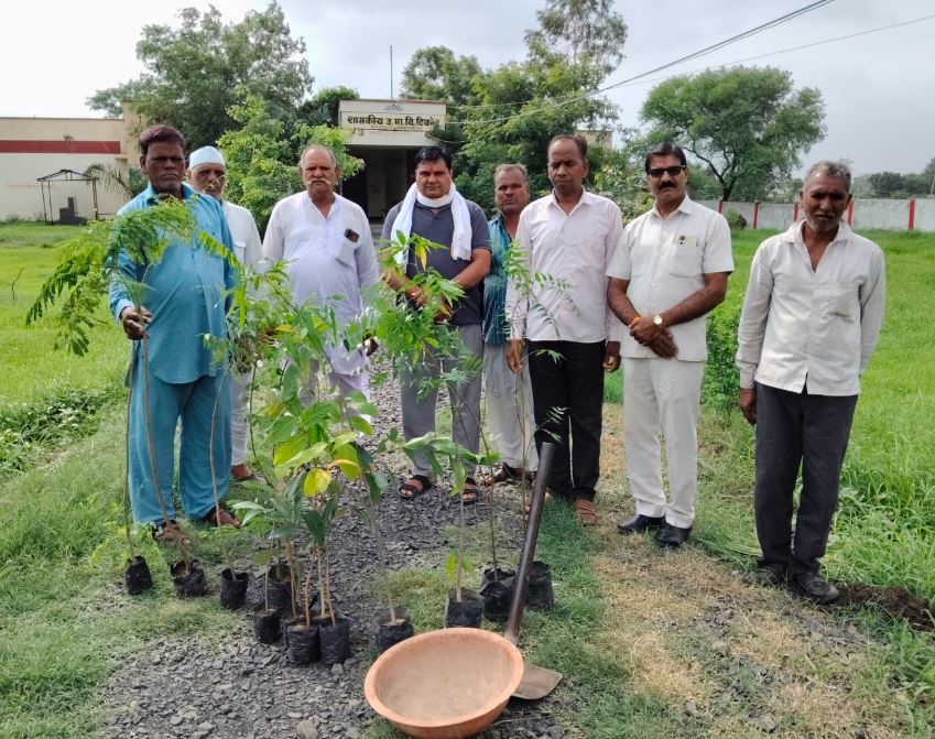 सारंगपुर: ग्राम पंचायत टिकोद में पौधारोपण कार्यक्रम, स्कूल परिसर को बनाया जाएगा हरित क्षेत्र