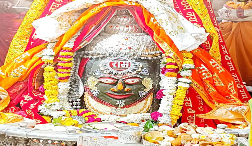 Ujjain: वैष्णव तिलक और मस्तक पर ‘श्री राम’ नाम से सजे बाबा महाकाल, भस्म आरती में उमड़ा श्रद्धालुओं का जनसैलाब