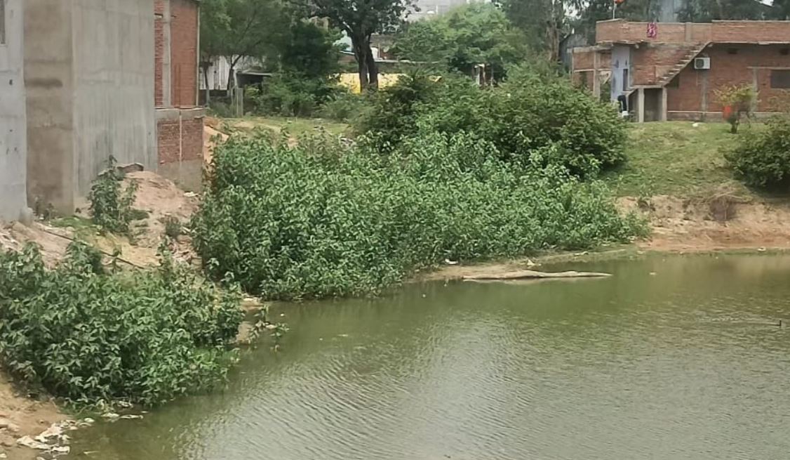 Kotma के सार्वजनिक तालाब पर कथित अतिक्रमण को लेकर बढ़ी चिंता, नागरिकों ने निष्पक्ष जांच की मांग उठाई