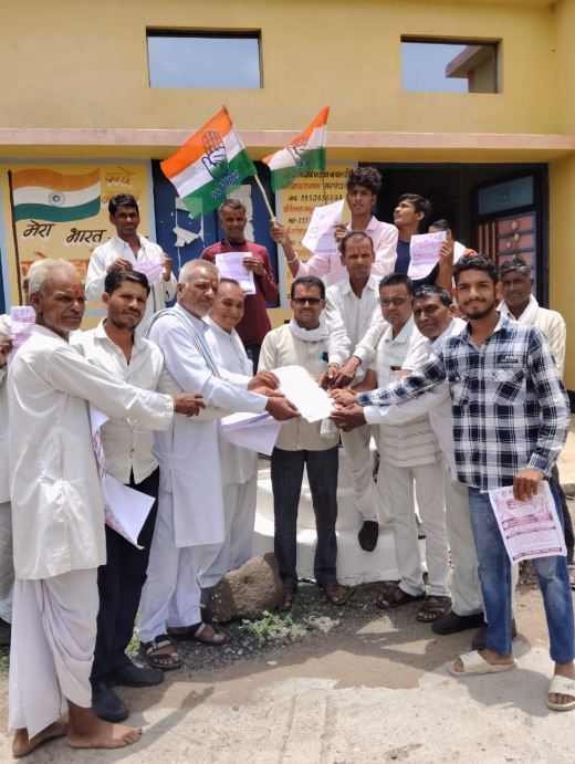 एएनएम के स्थानांतरण से पड़ाना प्राथमिक स्वास्थ्य केंद्र में टीकाकरण ठप, गर्भवती महिलाएं और बच्चे परेशान