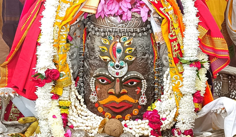 Ujjain News: भस्म आरती में खुले बाबा महाकाल के त्रिनेत्र, पंचमी तिथि पर दिव्य श्रृंगार के साथ हुए अलौकिक दर्शन