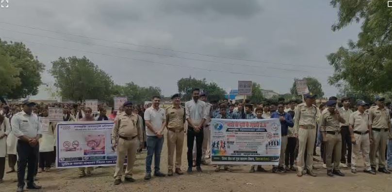 Manawar News: प्रधानमंत्री के आह्वान पर मनावर में निकली नशा मुक्ति जागरूकता रैली